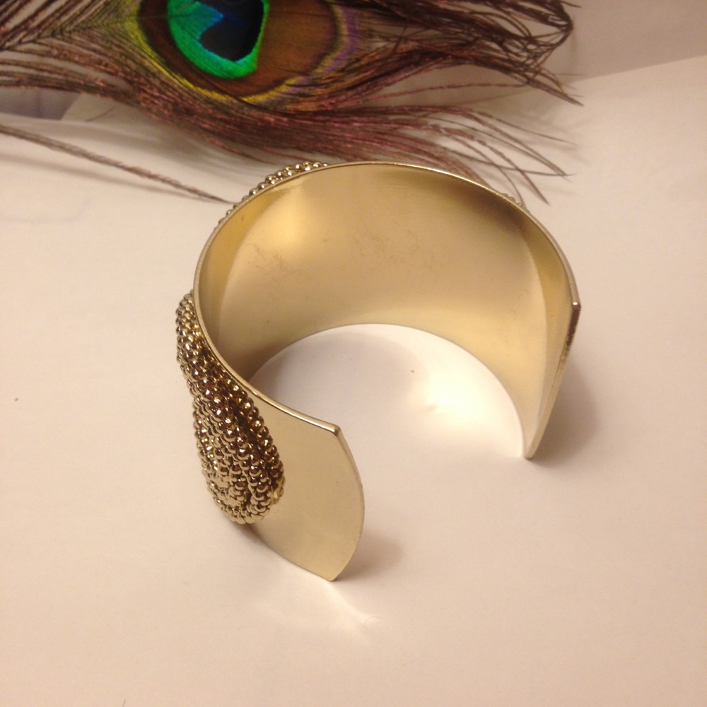 GOLD FASHION CUFF - Picture 4 of 5